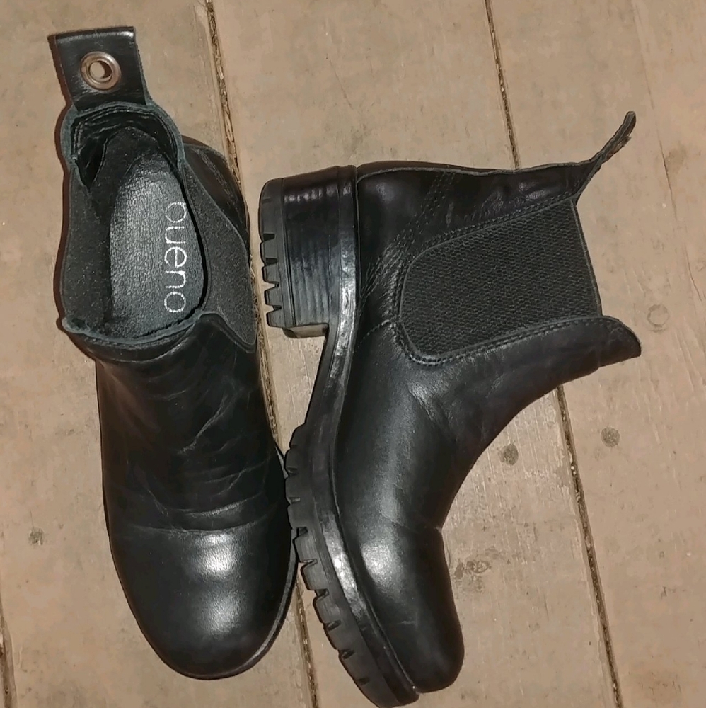 Bueno Black Leather Chelsea Boots - Picture 8 of 8